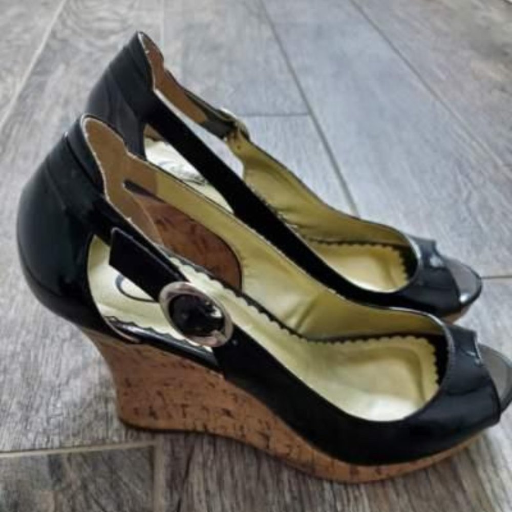 Candies patent leather wedge